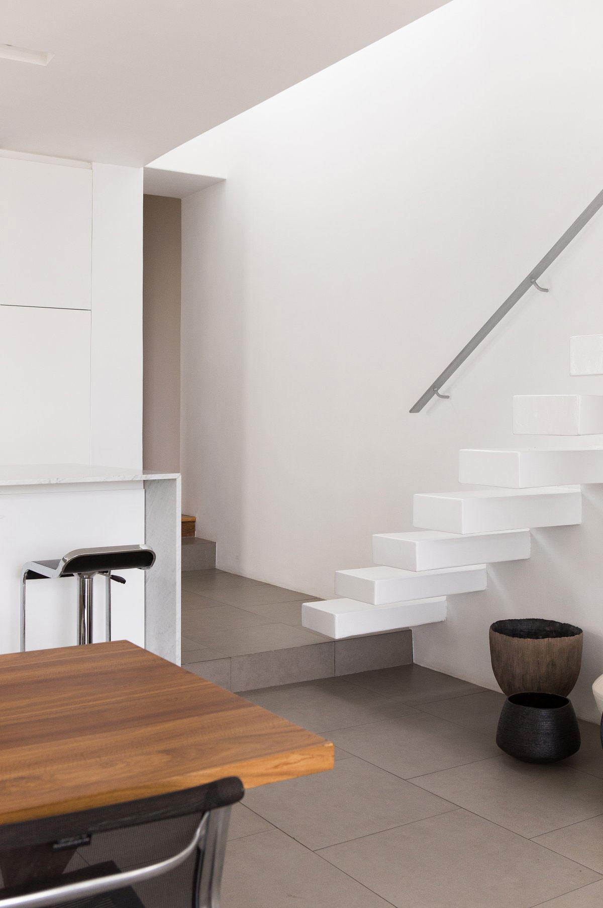 A Minimalist House with Interior Design Using a Neutral Palette in Cape Town by Grobler Architects (9)