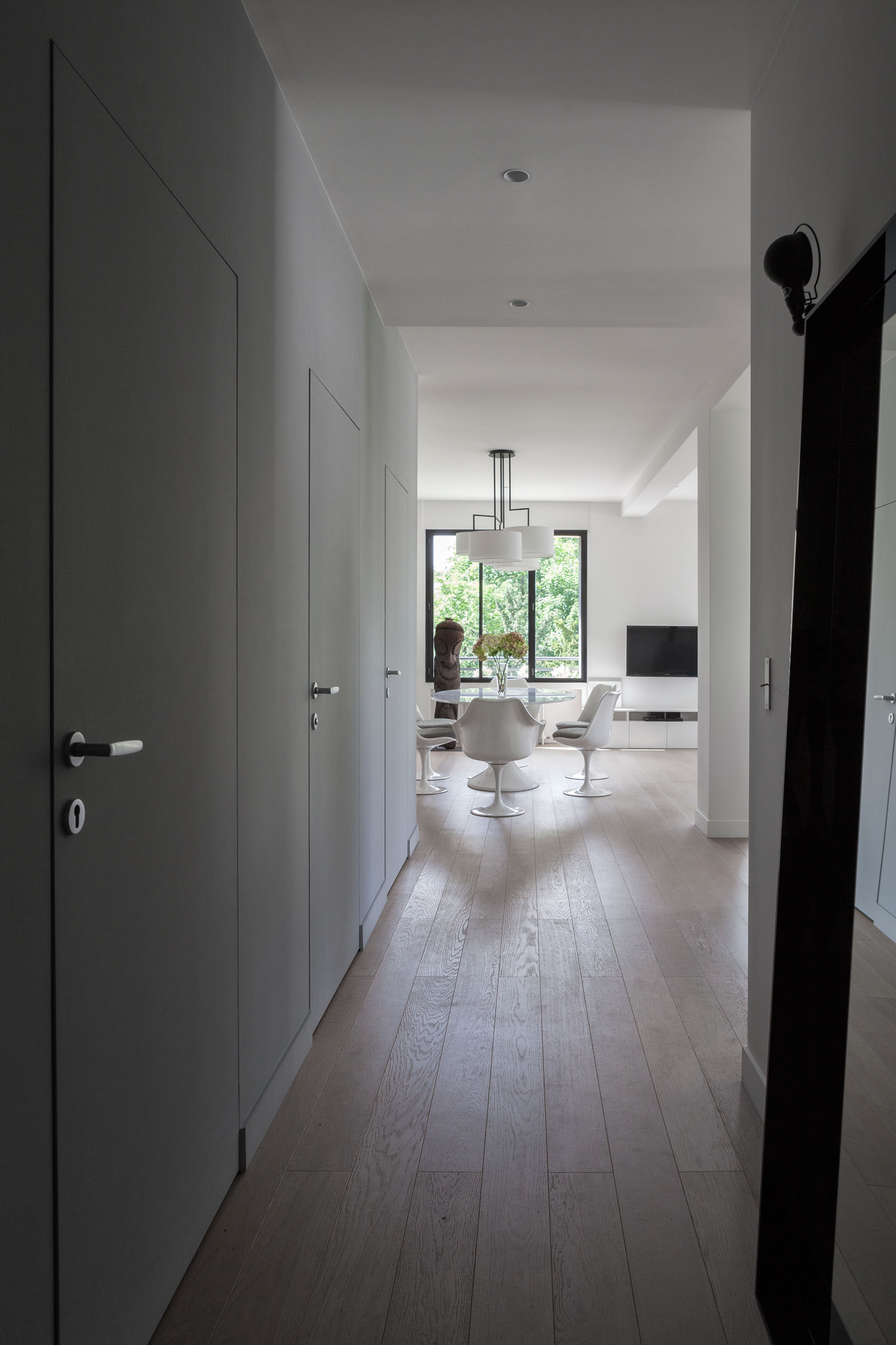 A Modern, Elegant and Functional Home in Neuilly-sur-Seine, Paris by Agence Frédéric Flanquart (11)