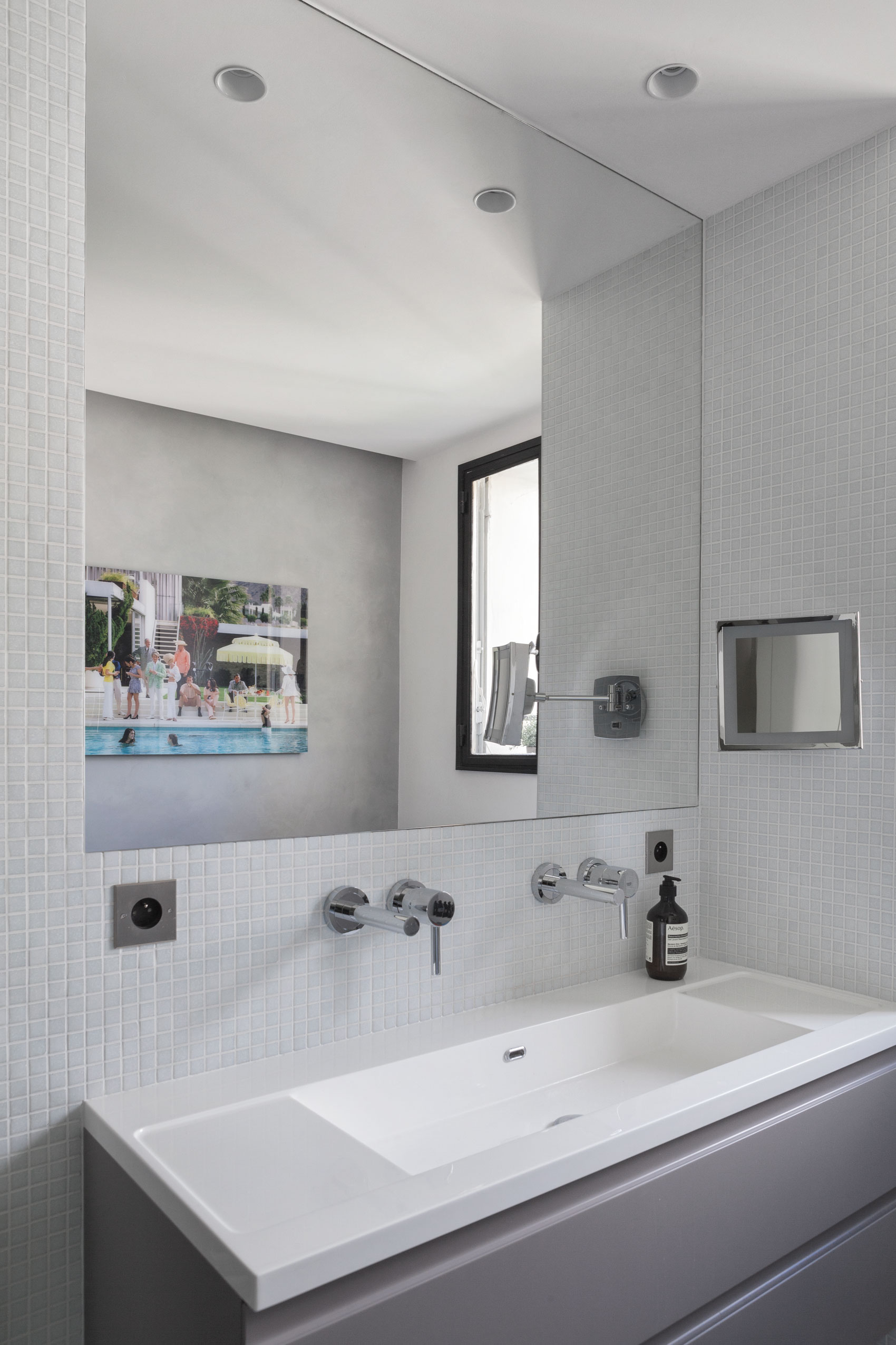 A Modern, Elegant and Functional Home in Neuilly-sur-Seine, Paris by Agence Frédéric Flanquart (13)