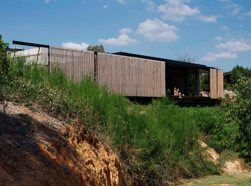 A Modern House Built From Reclaimed Concrete Blocks and Rough-Sawn Wood in Yackandandah, Australia by ARCHIER (7)