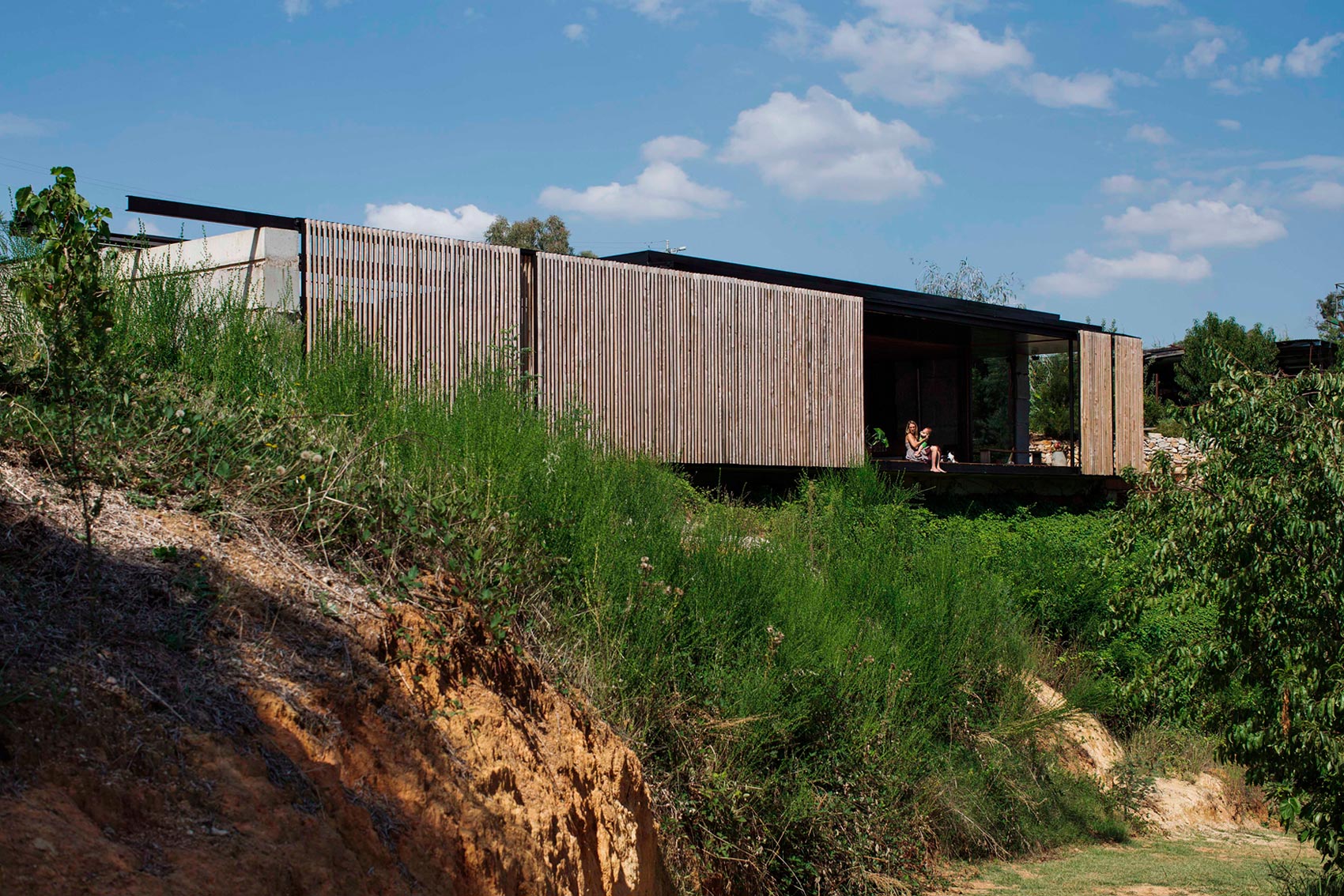 A Modern House Built From Reclaimed Concrete Blocks and Rough-Sawn Wood in Yackandandah, Australia by ARCHIER (7)