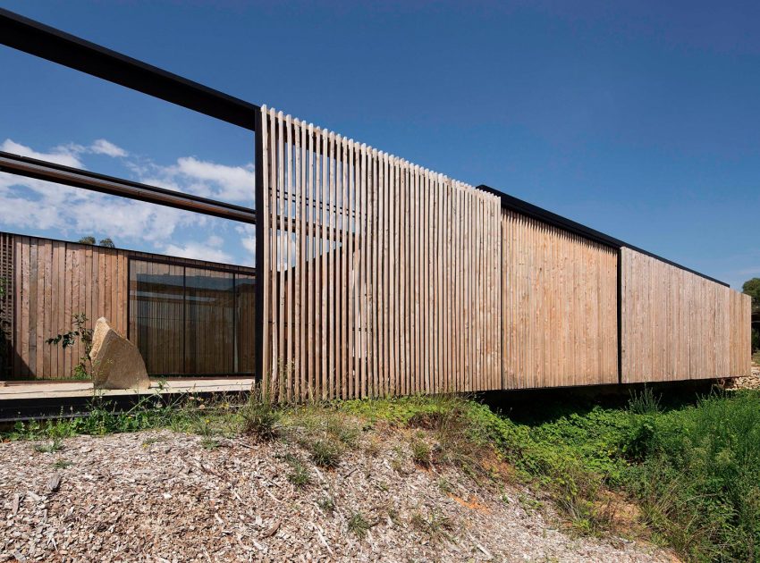 A Modern House Built From Reclaimed Concrete Blocks and Rough-Sawn Wood in Yackandandah, Australia by ARCHIER (9)