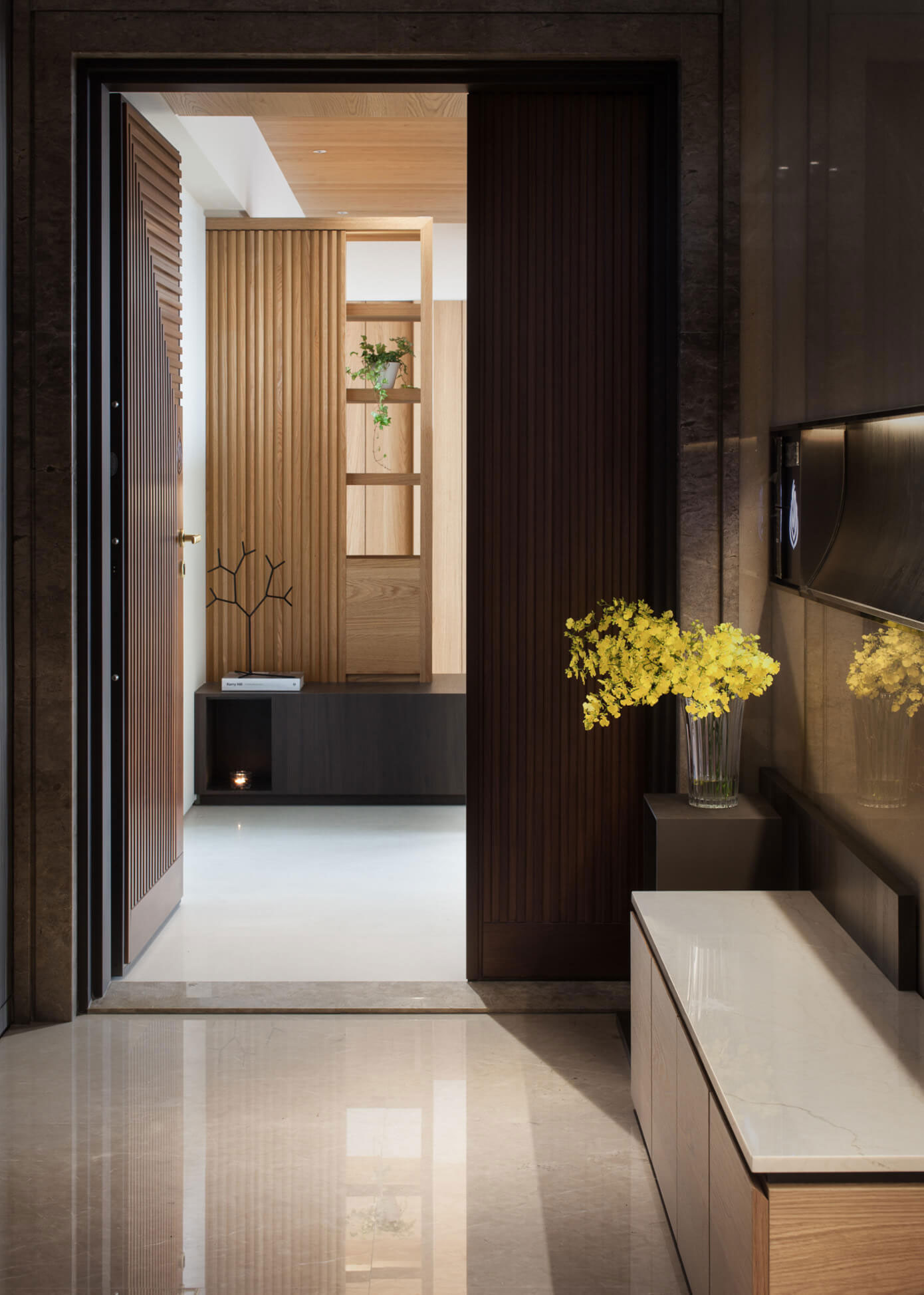A Neat and Luminous Apartment with Rich Warm Textures in Kaohsiung City by PMD (10)