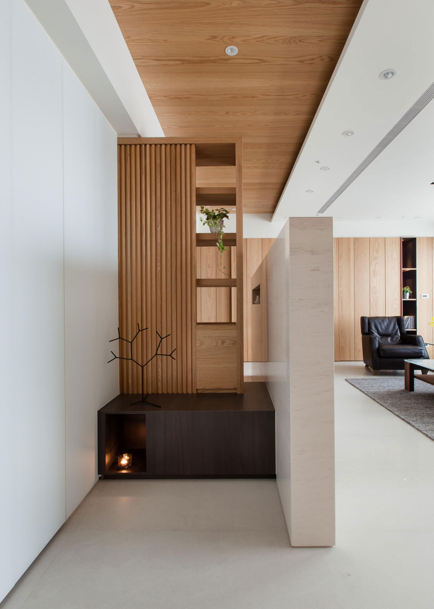 A Neat and Luminous Apartment with Rich Warm Textures in Kaohsiung City by PMD (11)
