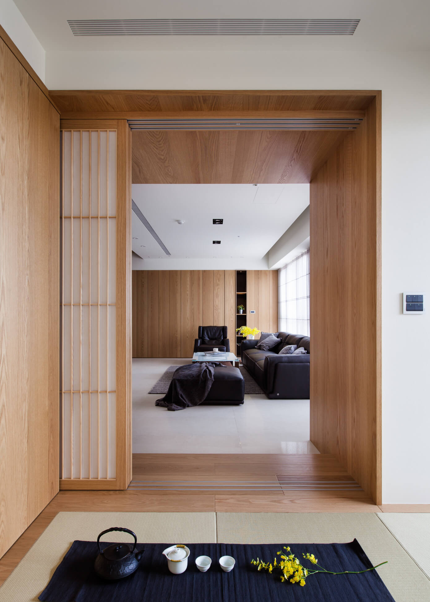 A Neat and Luminous Apartment with Rich Warm Textures in Kaohsiung City by PMD (15)
