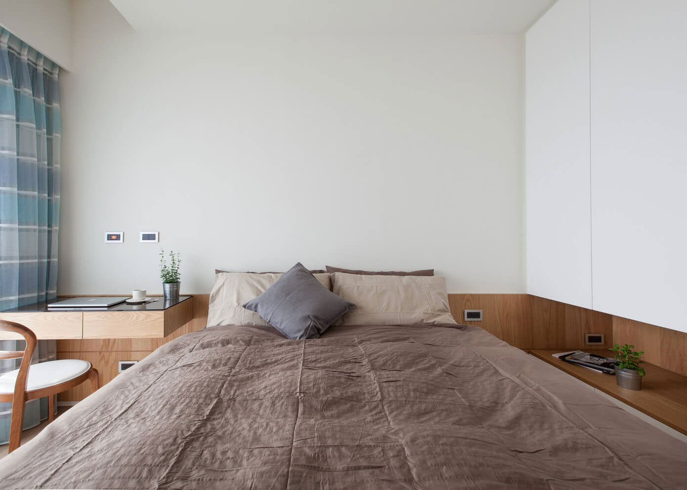 A Neat and Luminous Apartment with Rich Warm Textures in Kaohsiung City by PMD (21)