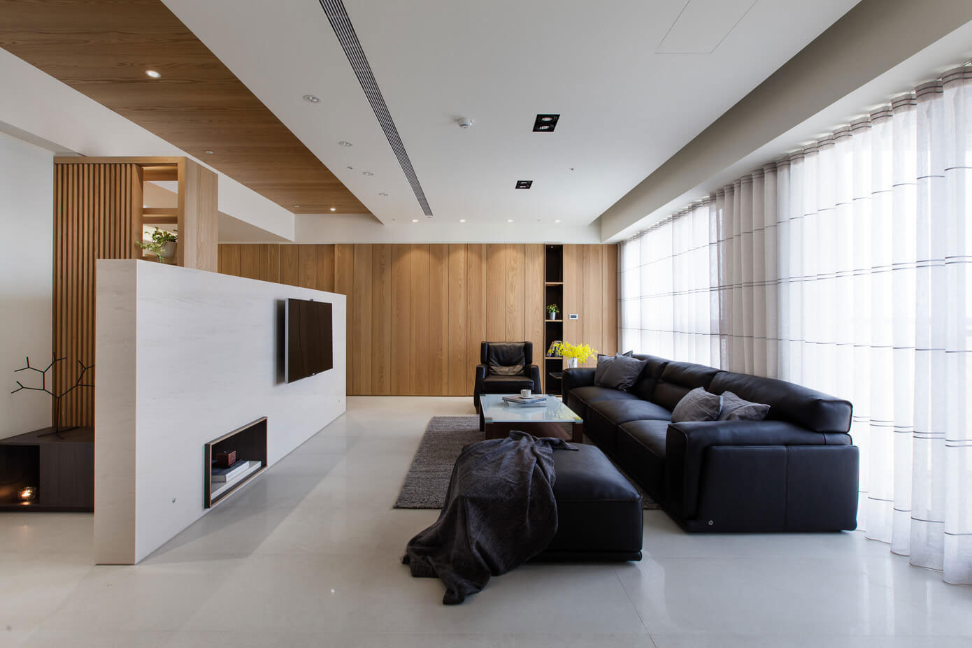 A Neat and Luminous Apartment with Rich Warm Textures in Kaohsiung City by PMD (3)