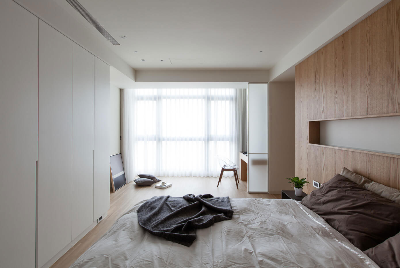 A Neat and Luminous Apartment with Rich Warm Textures in Kaohsiung City by PMD (30)