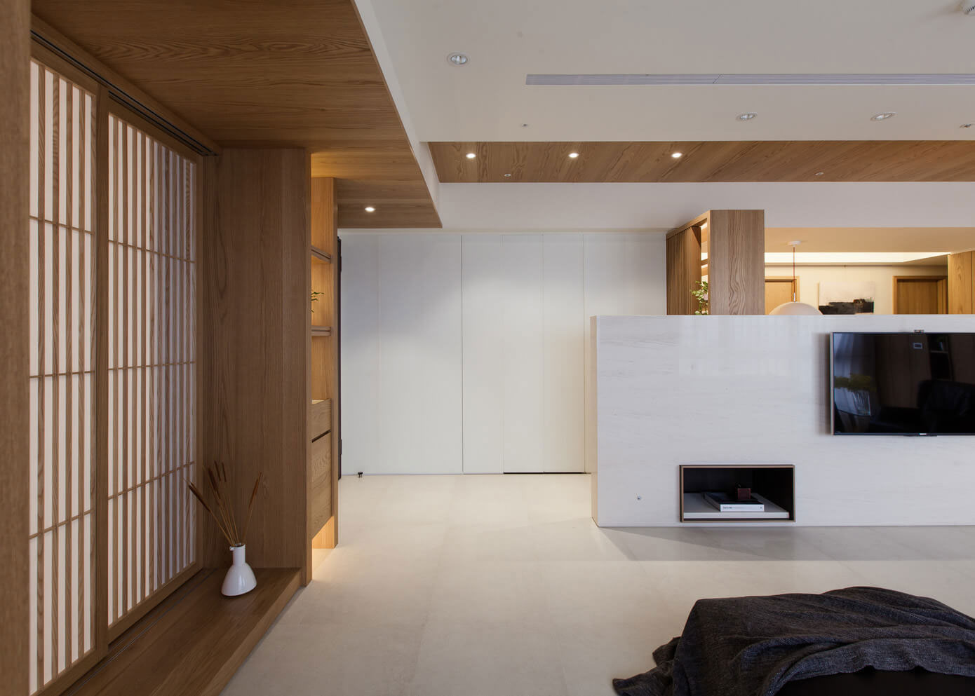 A Neat and Luminous Apartment with Rich Warm Textures in Kaohsiung City by PMD (7)