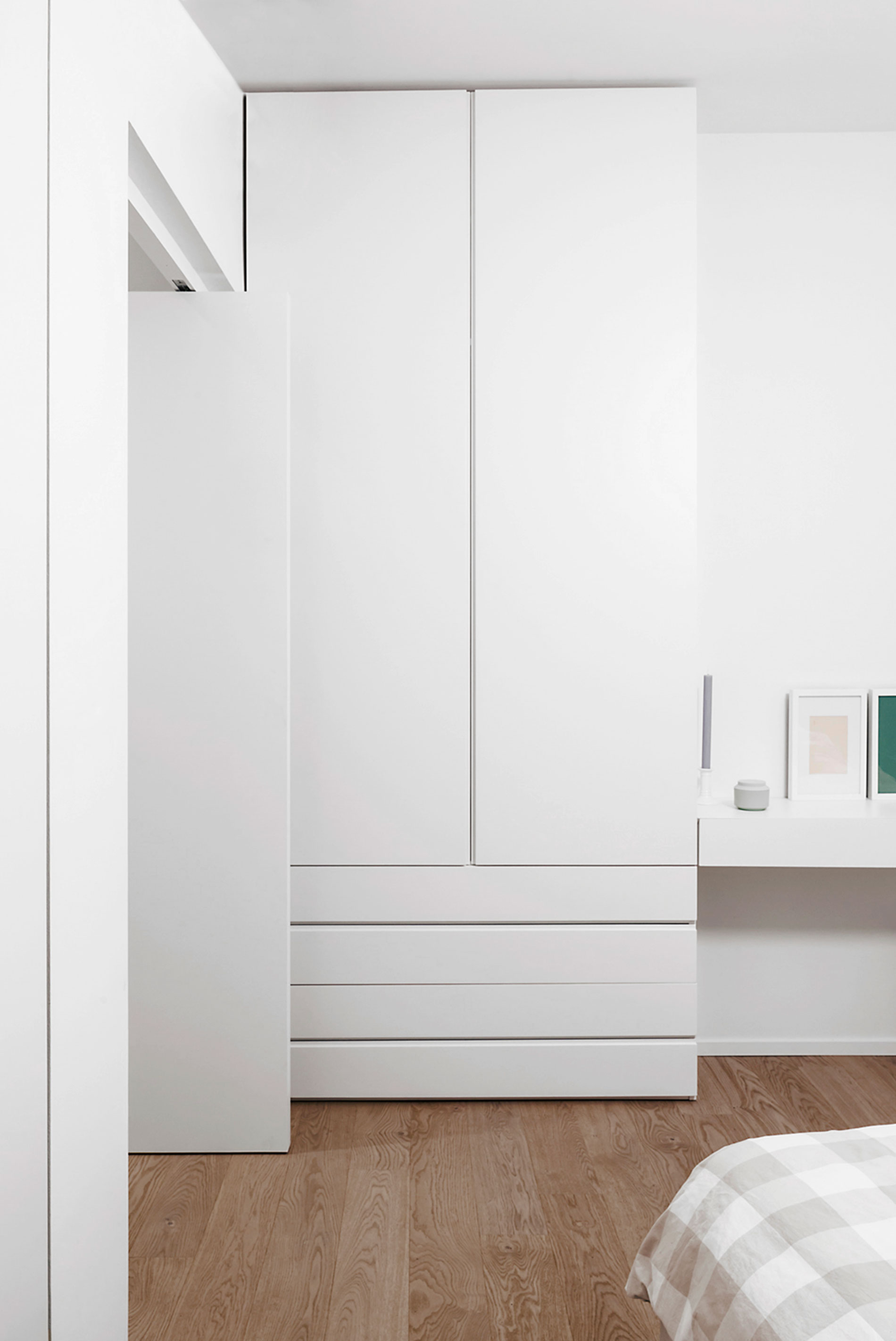 A Playful and Bright Modern Apartment with Wood Accents in Milan, Italy by AIM (18)