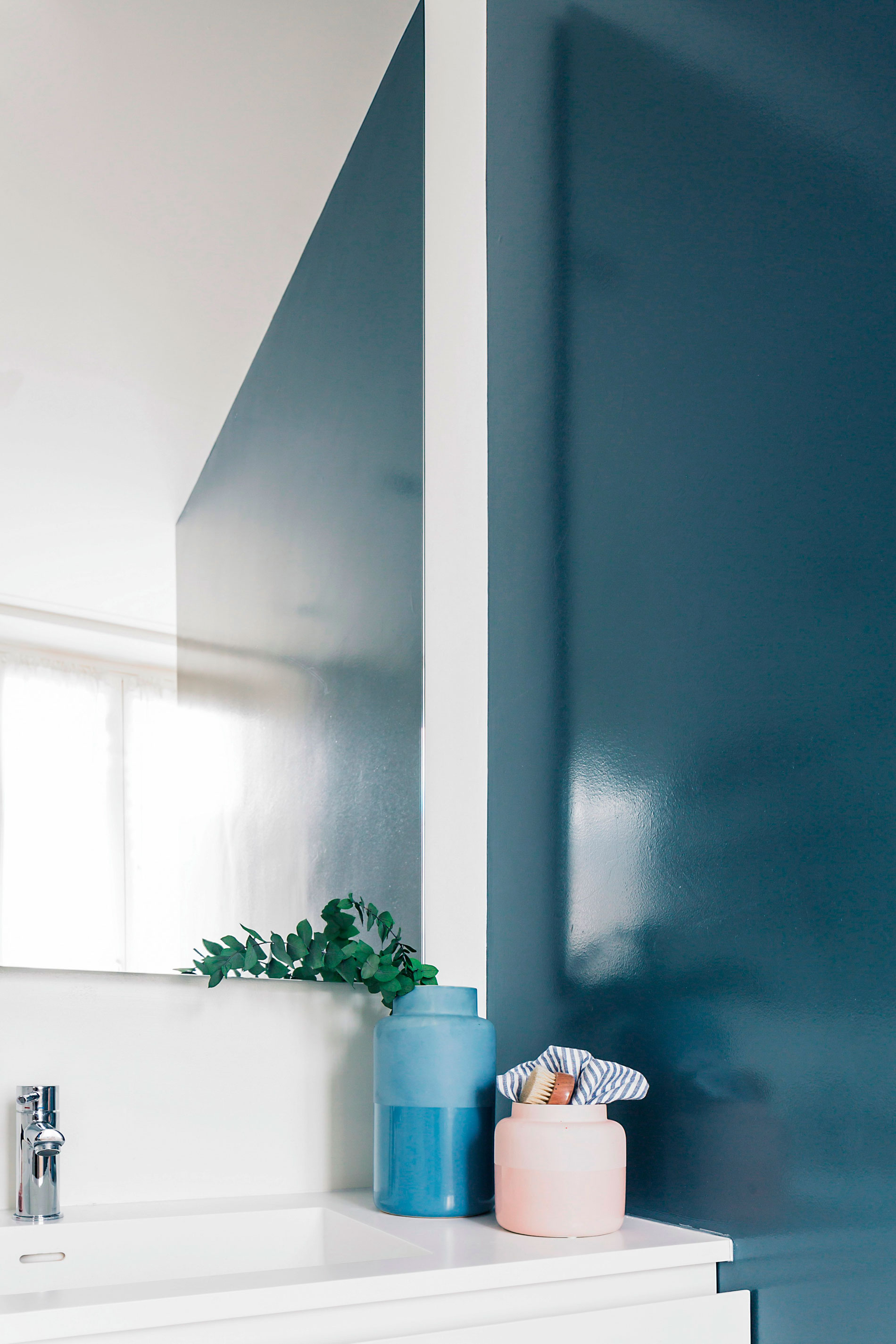 A Playful and Bright Modern Apartment with Wood Accents in Milan, Italy by AIM (22)