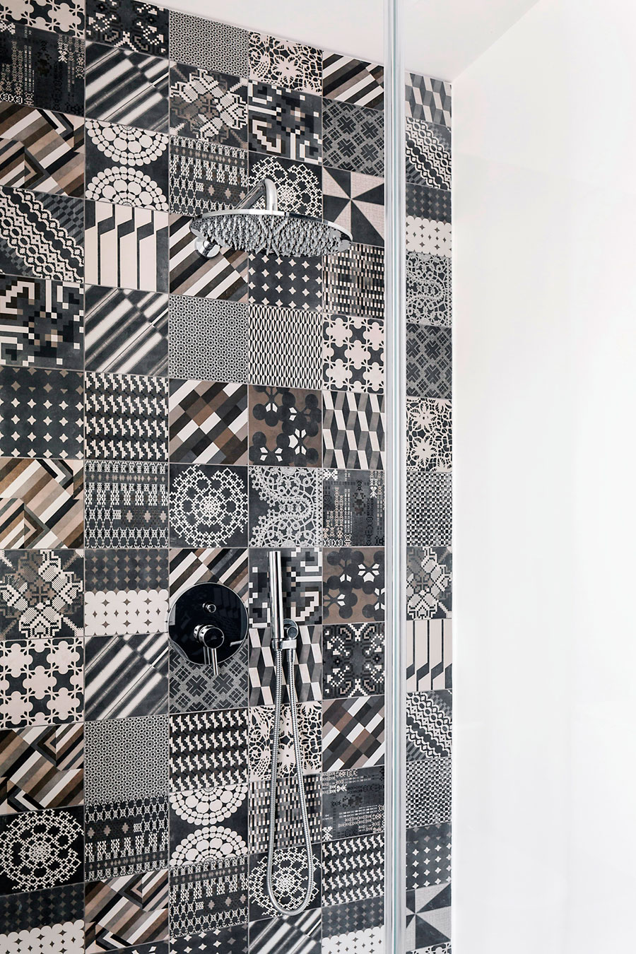 A Playful and Bright Modern Apartment with Wood Accents in Milan, Italy by AIM (25)