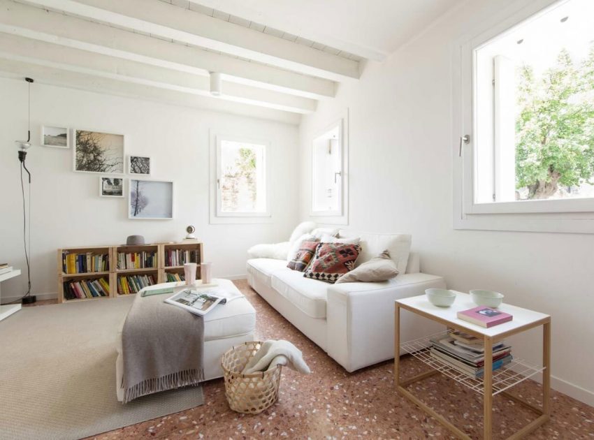 A Quiet and Comfortable Rural Home with Contemporary Vibe in Rosà, Italy by Paolo Didonè Devvy Comacchio Architects (1)