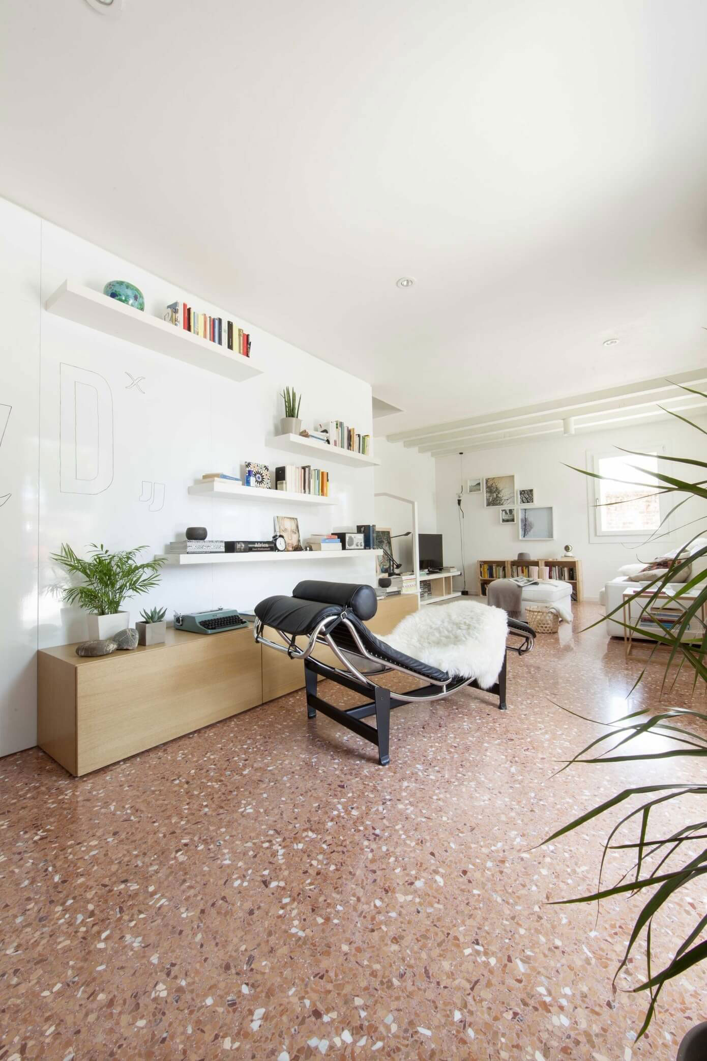 A Quiet and Comfortable Rural Home with Contemporary Vibe in Rosà, Italy by Paolo Didonè Devvy Comacchio Architects (2)