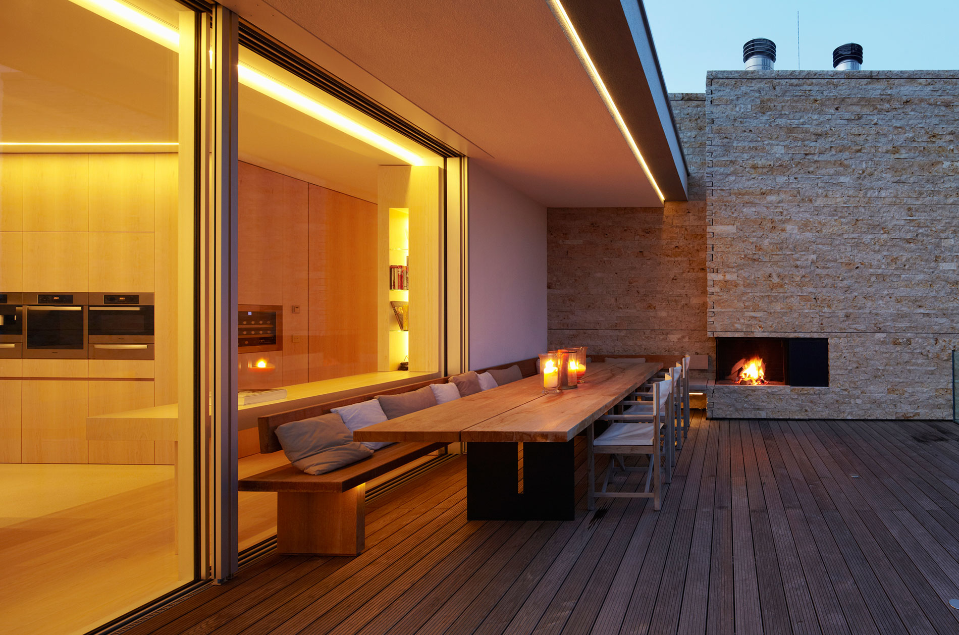 A Simple But Sophisticated Contemporary Home with Infinity Pool in Munich, Germany by Stephan Maria Lang (11)