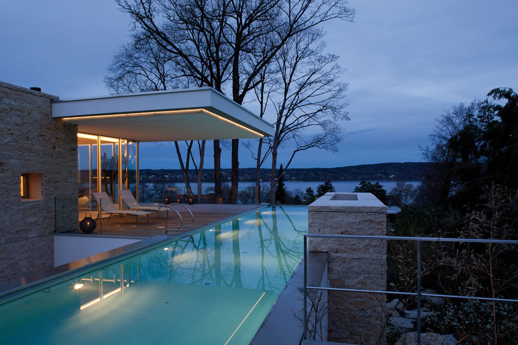 A Simple But Sophisticated Contemporary Home with Infinity Pool in Munich, Germany by Stephan Maria Lang (12)