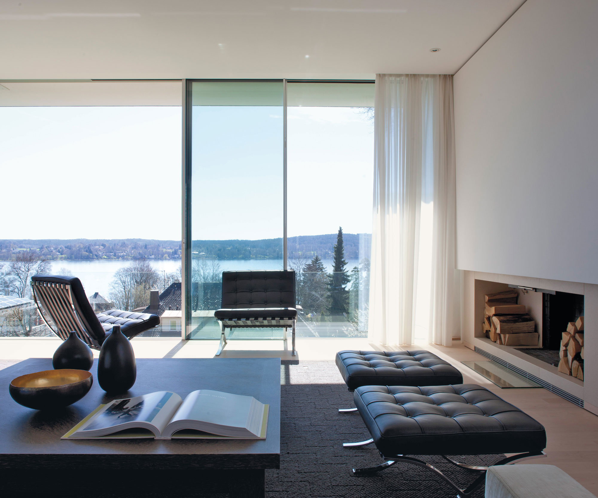 A Simple But Sophisticated Contemporary Home with Infinity Pool in Munich, Germany by Stephan Maria Lang (8)