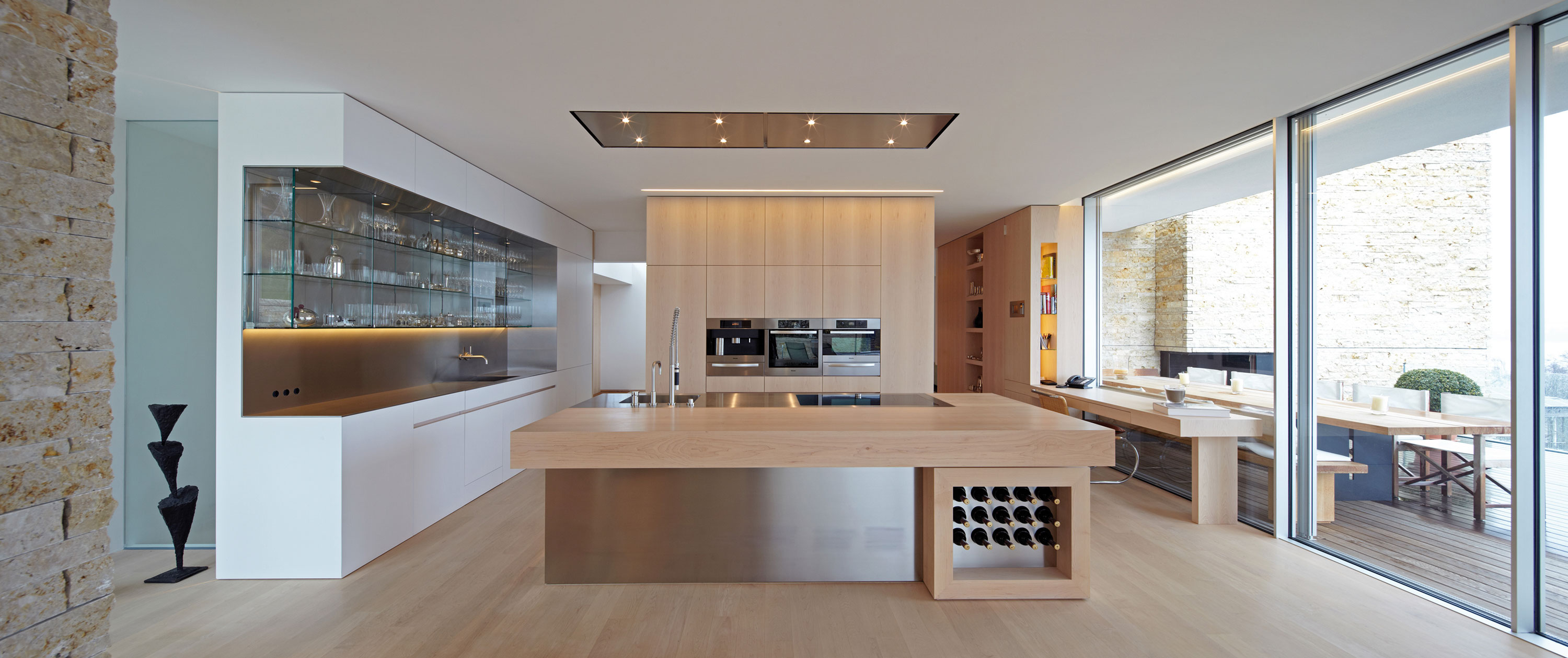 A Simple But Sophisticated Contemporary Home with Infinity Pool in Munich, Germany by Stephan Maria Lang (9)