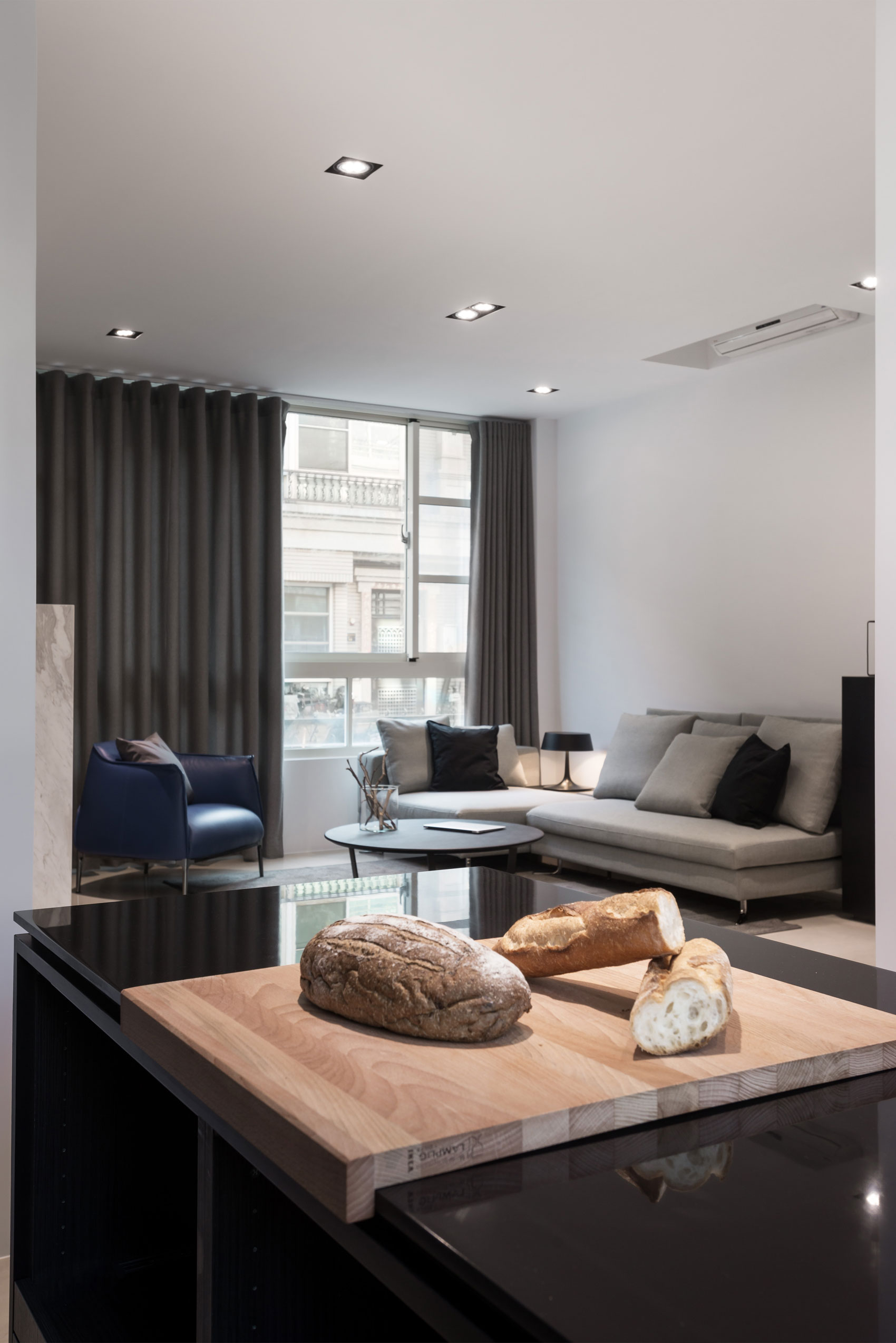 A Simple Contemporary House with Minimalist Interior in Taichung, Taiwan by Z-AXIS DESIGN (1)