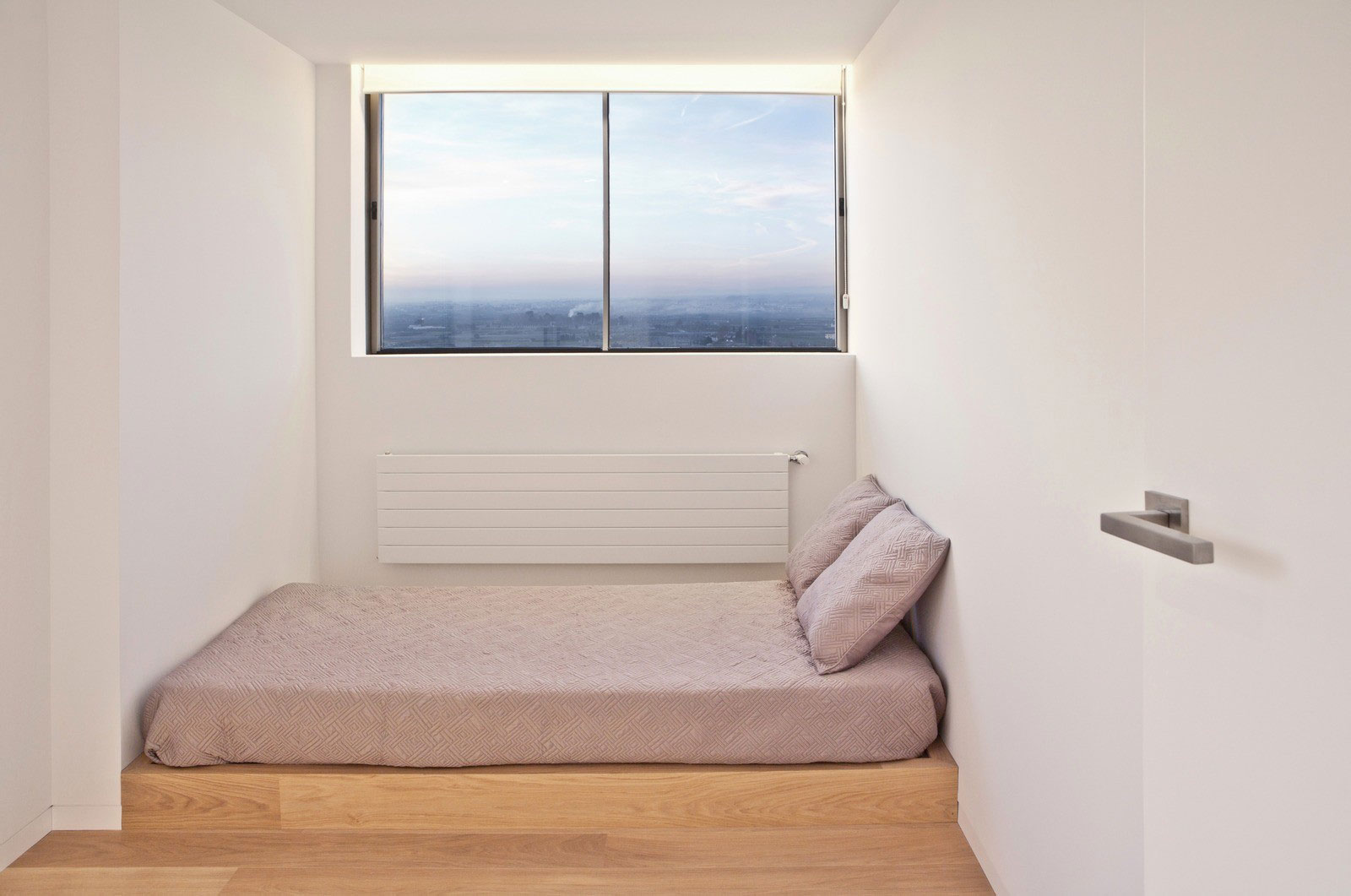 A Simple Minimalist Apartment with Spectacular Sea Views in Valencia by Barea + Partners (10)