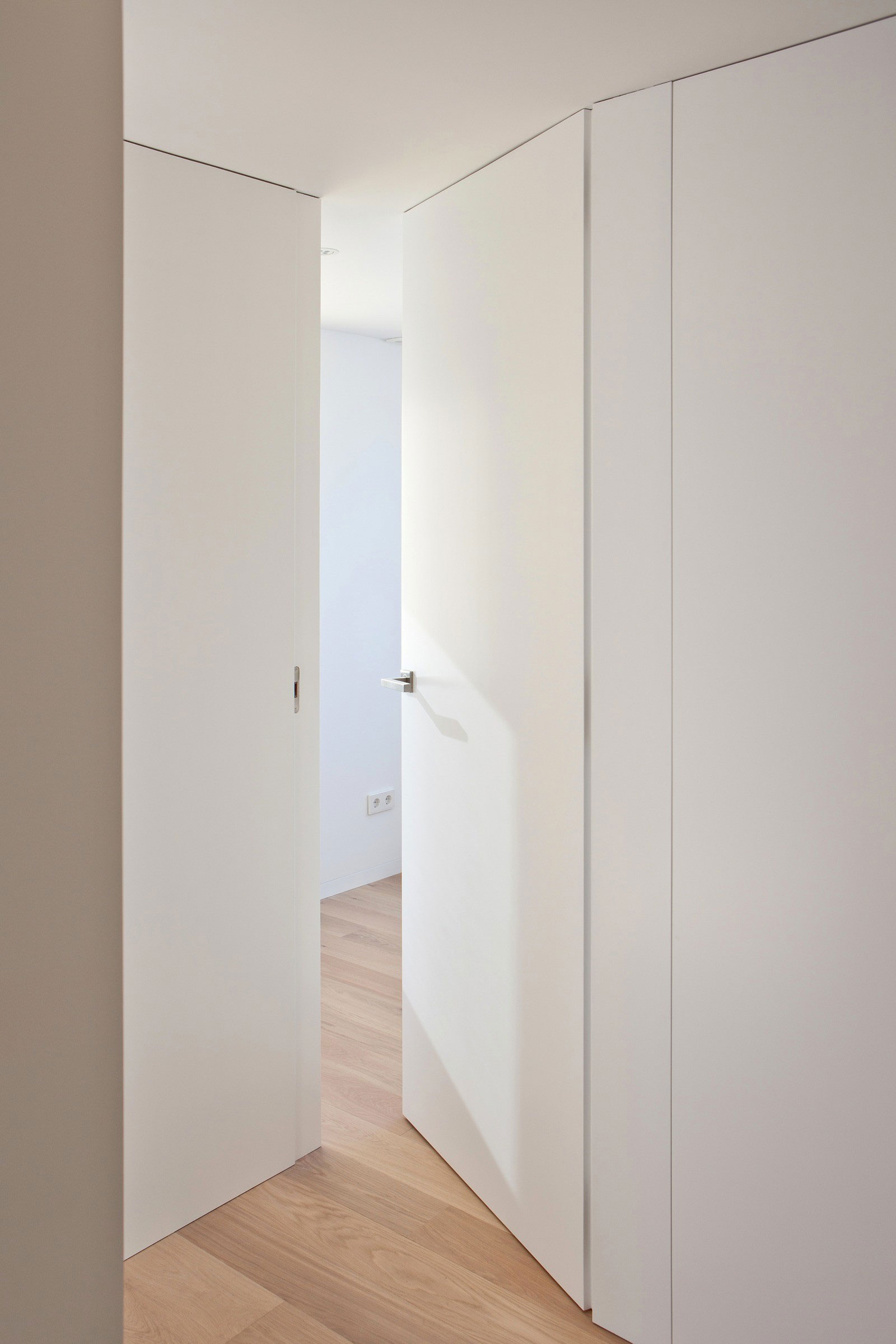 A Simple Minimalist Apartment with Spectacular Sea Views in Valencia by Barea + Partners (13)