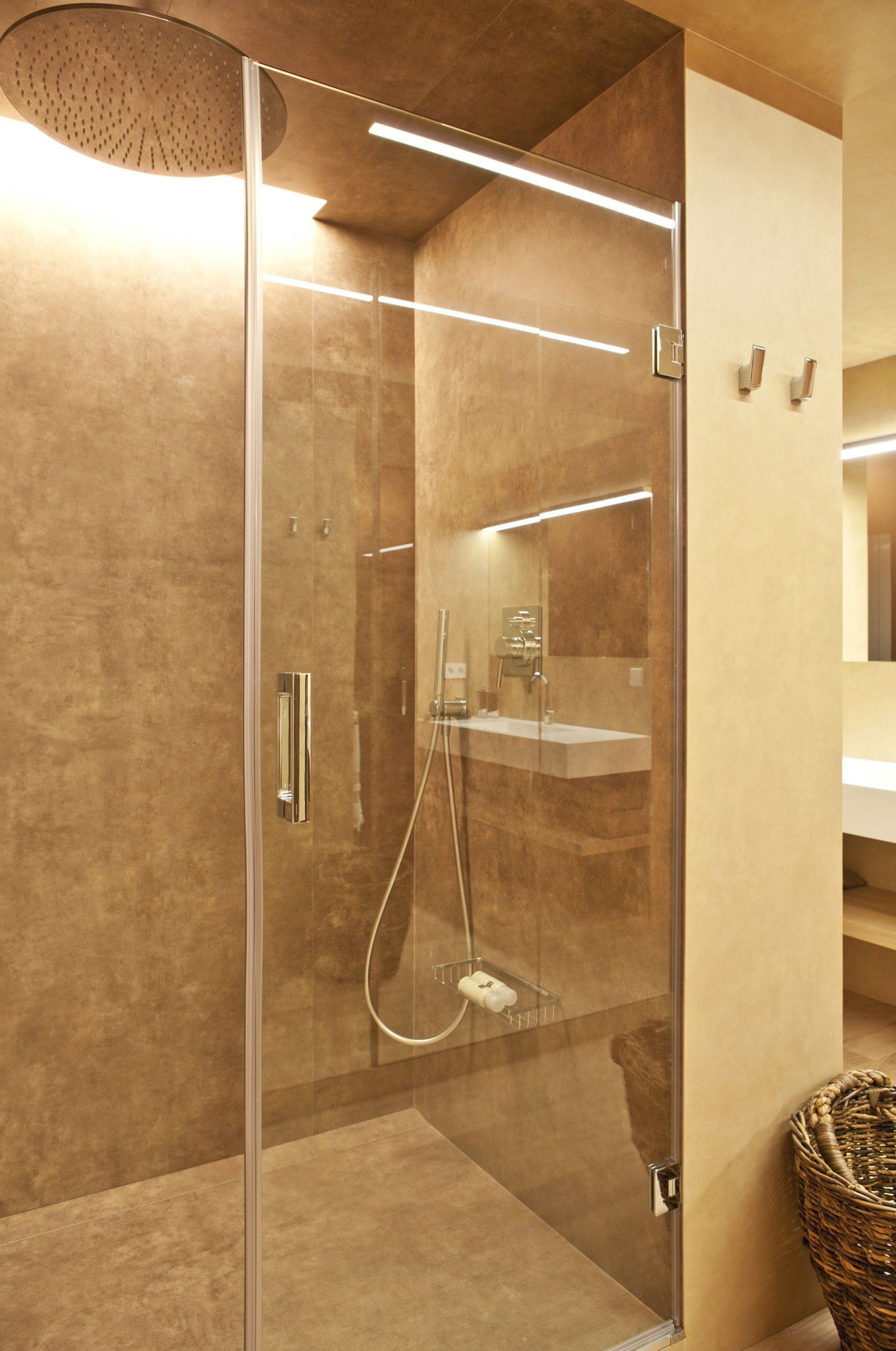 A Simple Minimalist Apartment with Spectacular Sea Views in Valencia by Barea + Partners (17)