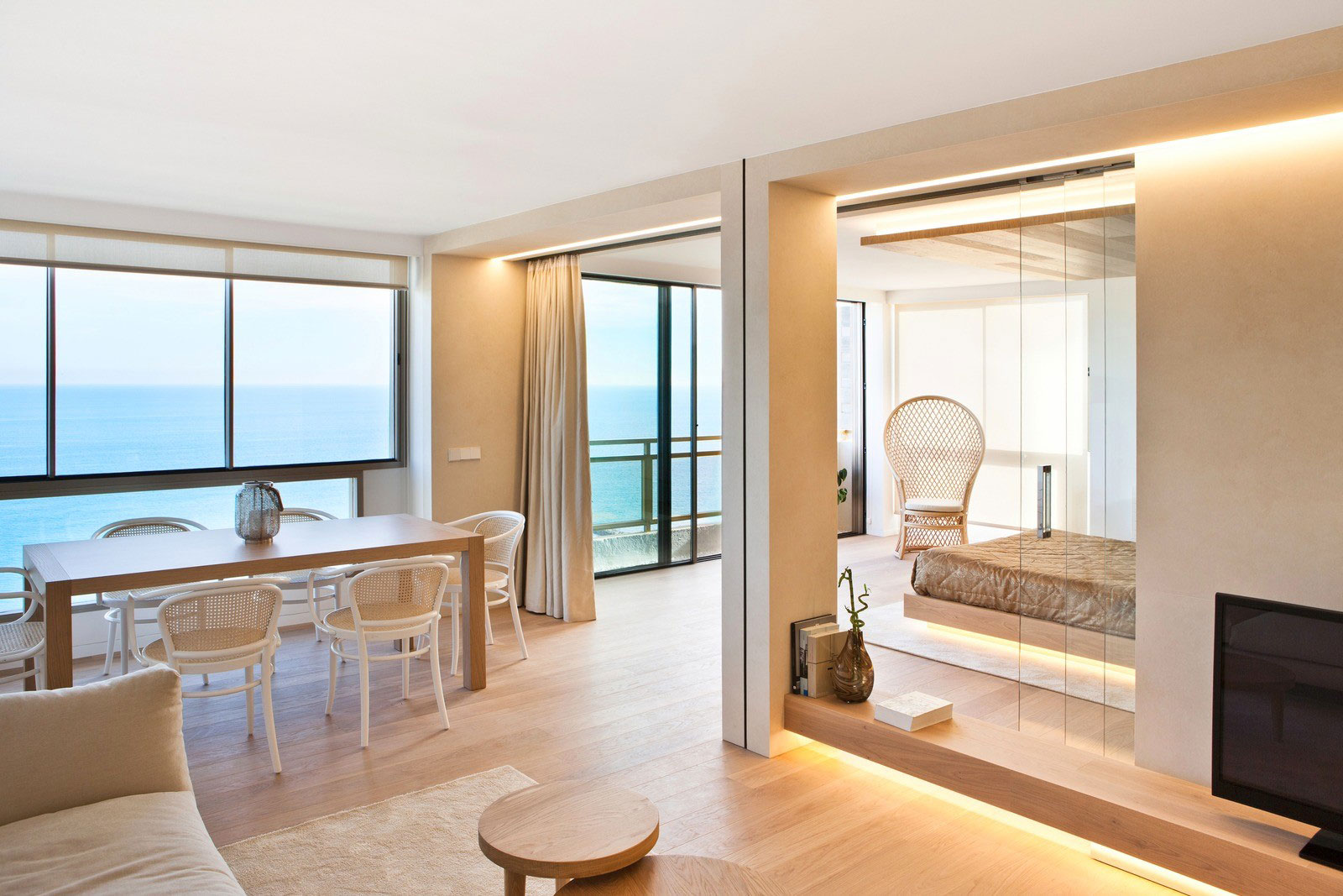 A Simple Minimalist Apartment with Spectacular Sea Views in Valencia by Barea + Partners (2)