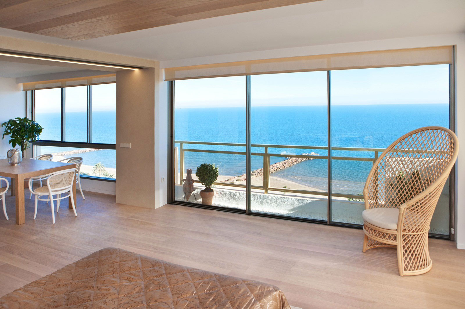 A Simple Minimalist Apartment with Spectacular Sea Views in Valencia by Barea + Partners (6)