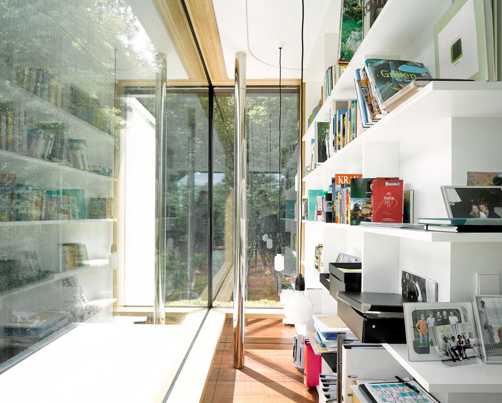 A Simple Yet Elegant Contemporary Home in Stuttgart, Germany by Behnisch Architekten (10)
