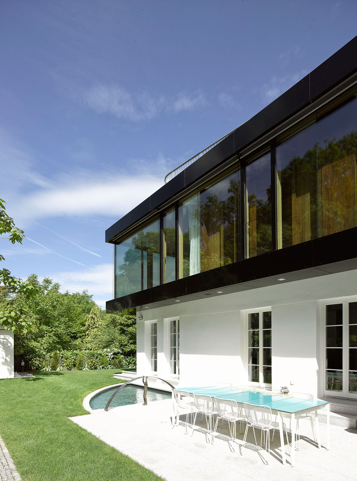 A Simple Yet Elegant Contemporary Home in Stuttgart, Germany by Behnisch Architekten (4)