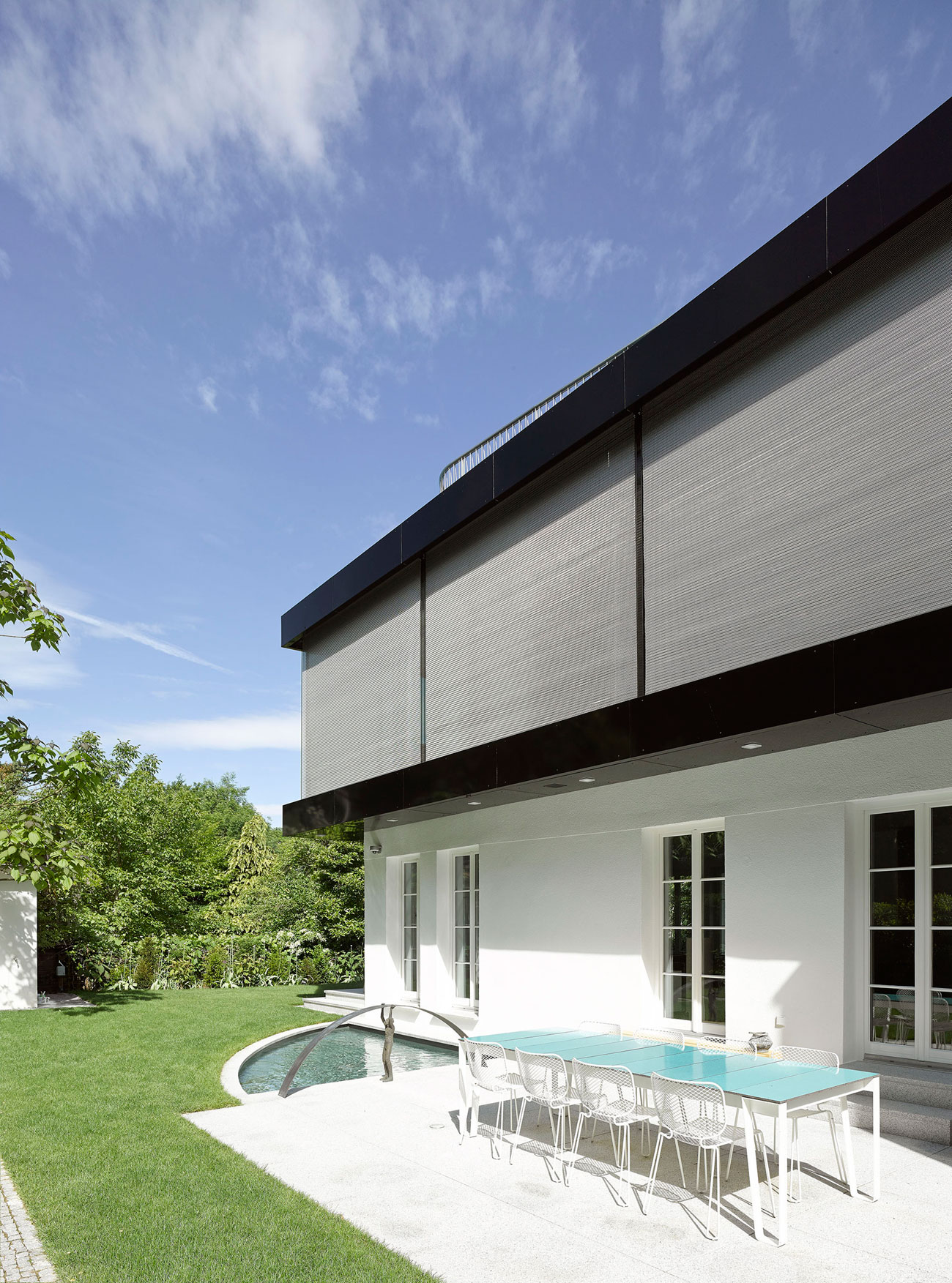 A Simple Yet Elegant Contemporary Home in Stuttgart, Germany by Behnisch Architekten (5)