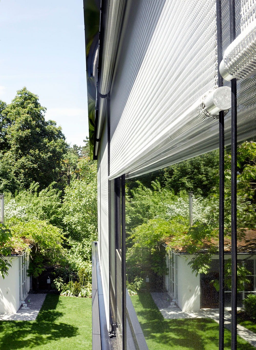 A Simple Yet Elegant Contemporary Home in Stuttgart, Germany by Behnisch Architekten (6)