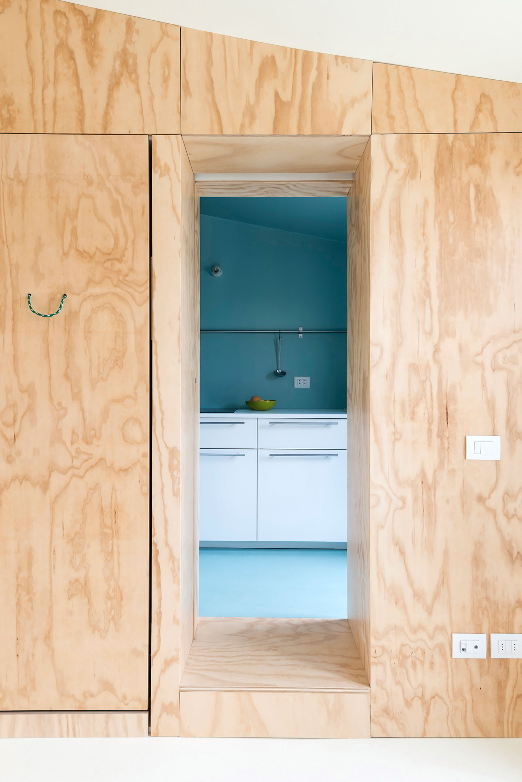 A Simple and Clean Apartment with Bright and Functional Interiors in Milan, Italy by studioWOK (5)