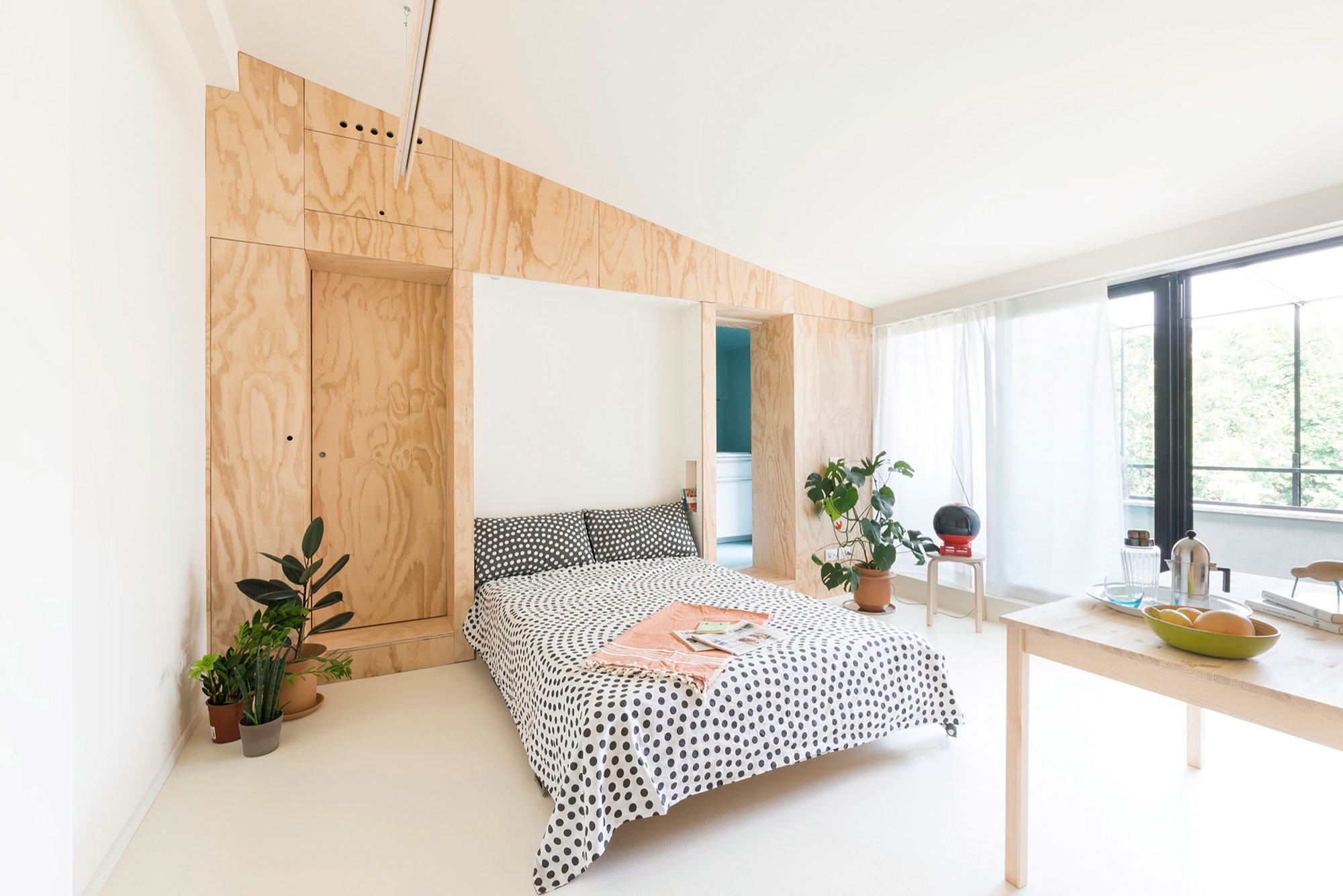 A Simple and Clean Apartment with Bright and Functional Interiors in Milan, Italy by studioWOK (9)