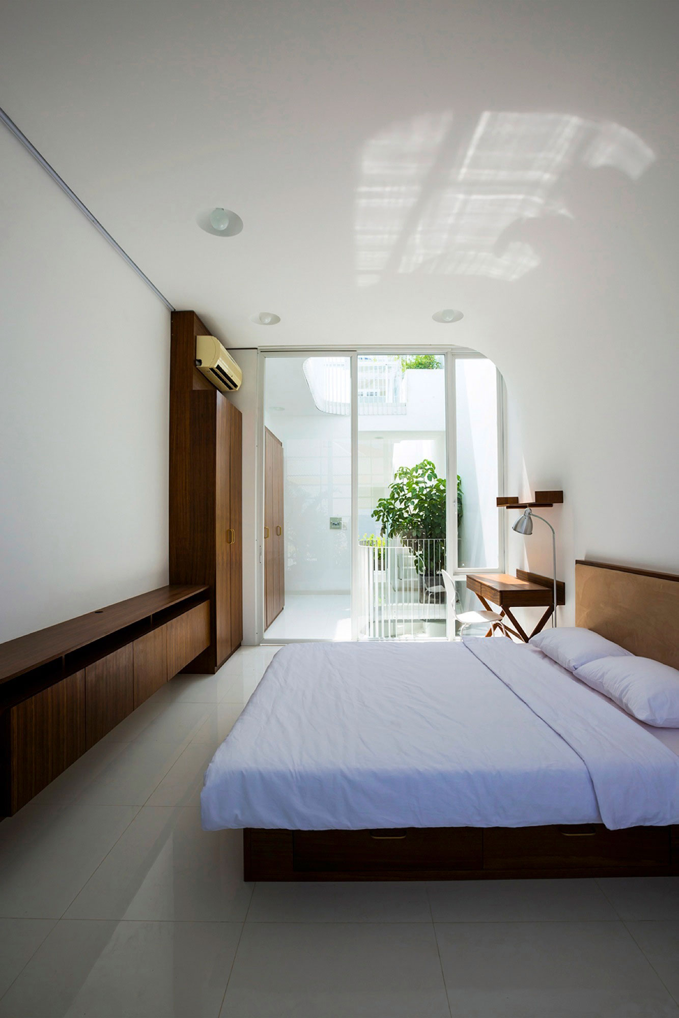 A Simple and Functional Vertical House with Contemporary Materials in Ho Chi Minh City by KIENTRUC O (12)