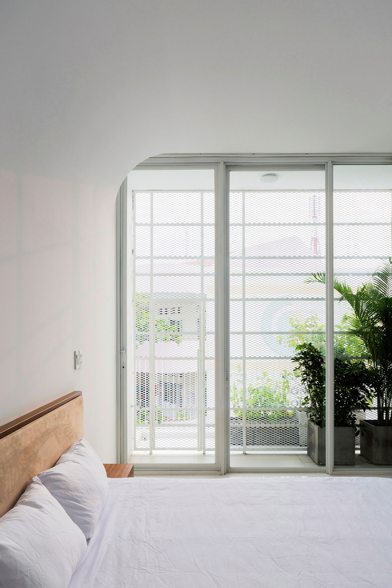 A Simple and Functional Vertical House with Contemporary Materials in Ho Chi Minh City by KIENTRUC O (13)