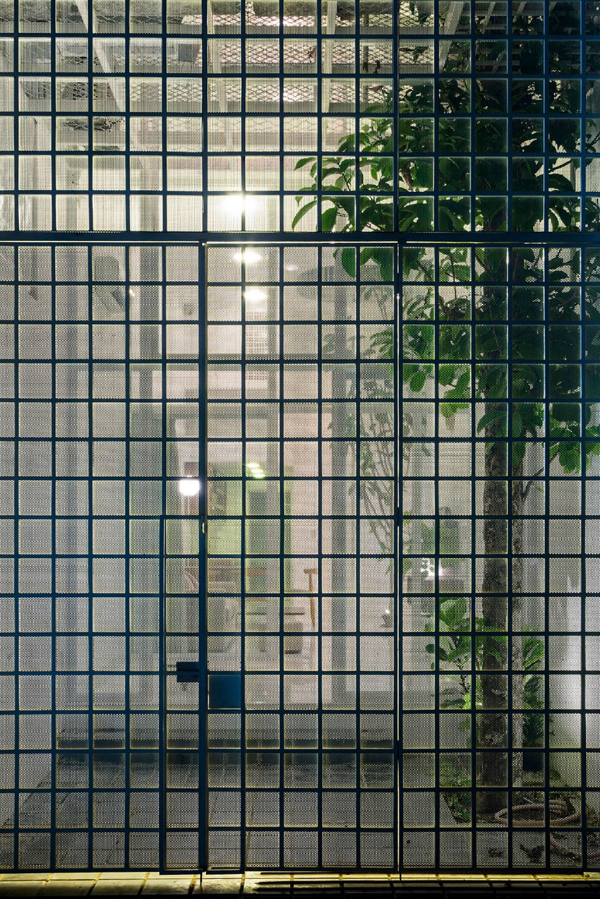 A Simple and Functional Vertical House with Contemporary Materials in Ho Chi Minh City by KIENTRUC O (19)