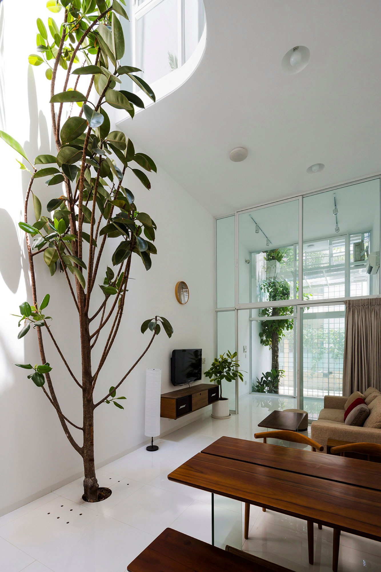 A Simple and Functional Vertical House with Contemporary Materials in Ho Chi Minh City by KIENTRUC O (4)