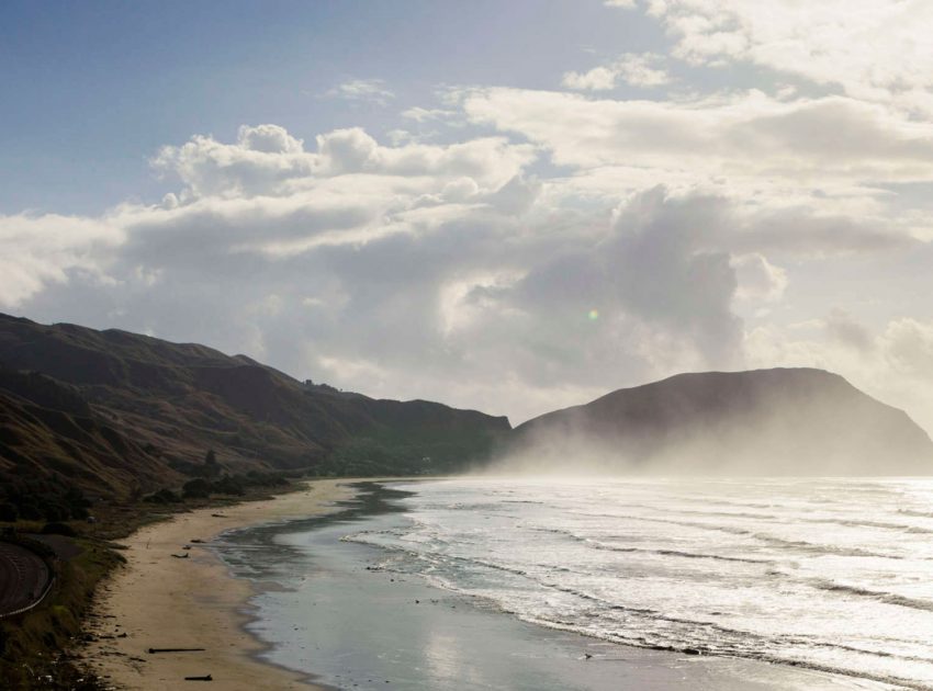 A Small Modern Beach House with Stunning Views in Gisborne, New Zealand by Irving Smith Jack Architects (10)