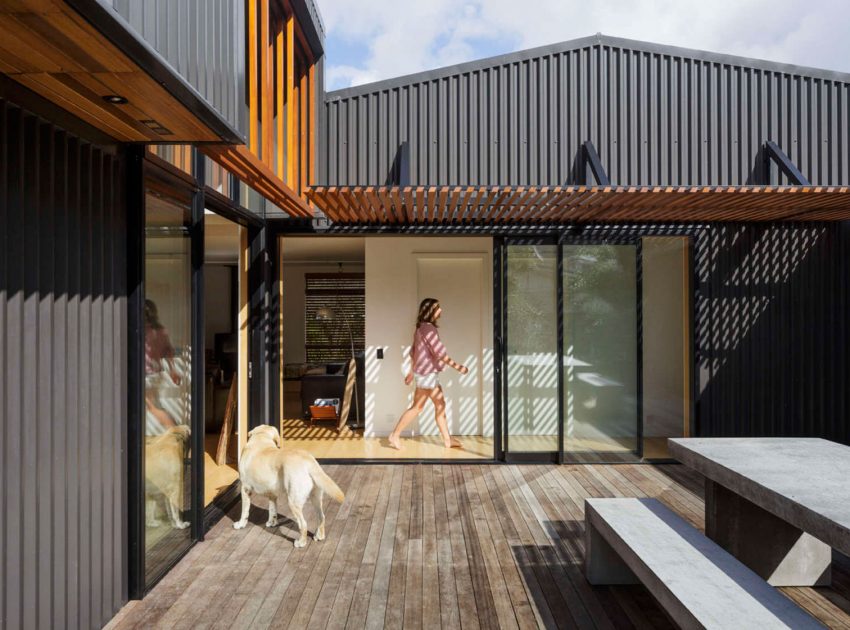 A Small Modern Beach House with Stunning Views in Gisborne, New Zealand by Irving Smith Jack Architects (4)