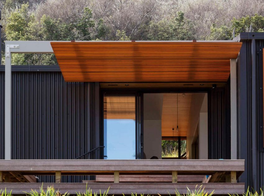 A Small Modern Beach House with Stunning Views in Gisborne, New Zealand by Irving Smith Jack Architects (5)