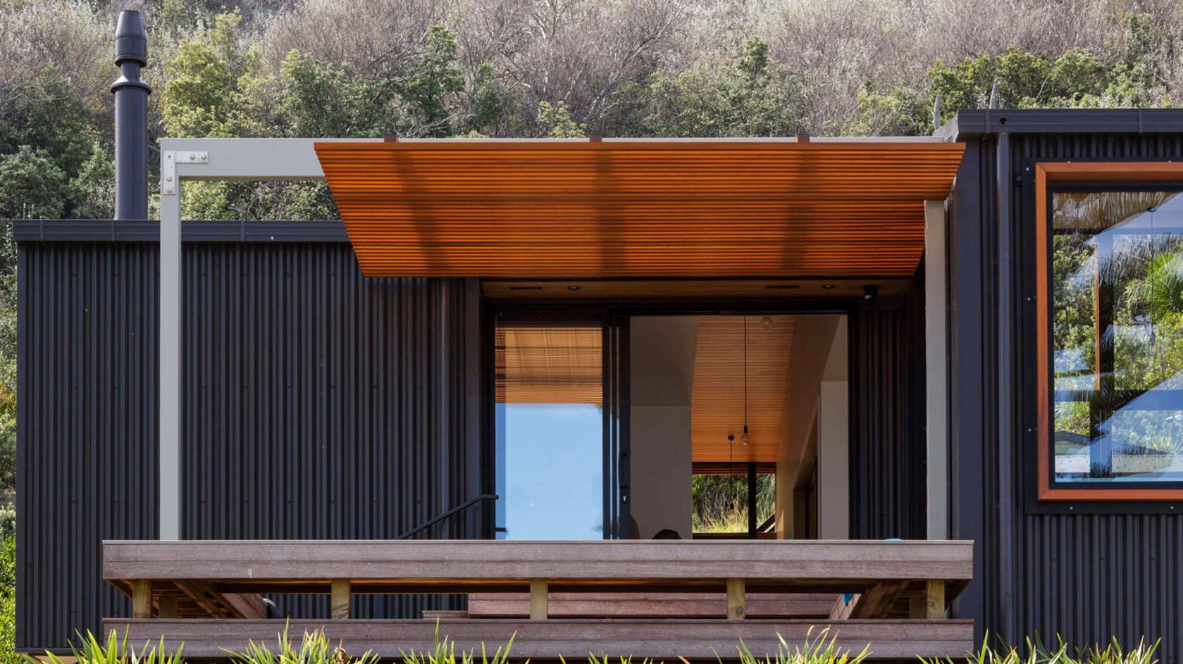 A Small Modern Beach House with Stunning Views in Gisborne, New Zealand by Irving Smith Jack Architects (5)