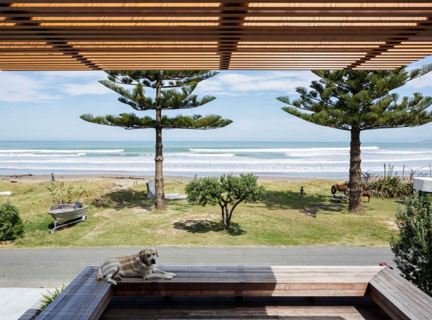 A Small Modern Beach House with Stunning Views in Gisborne, New Zealand by Irving Smith Jack Architects (6)