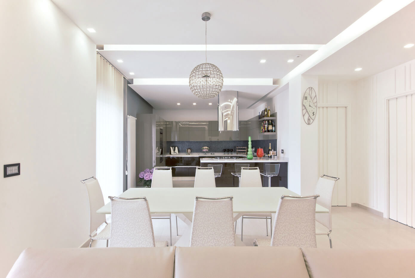 A Sleek Contemporary Apartment with Stylish Interiors in Naples, Italy by B2C Architects (7)
