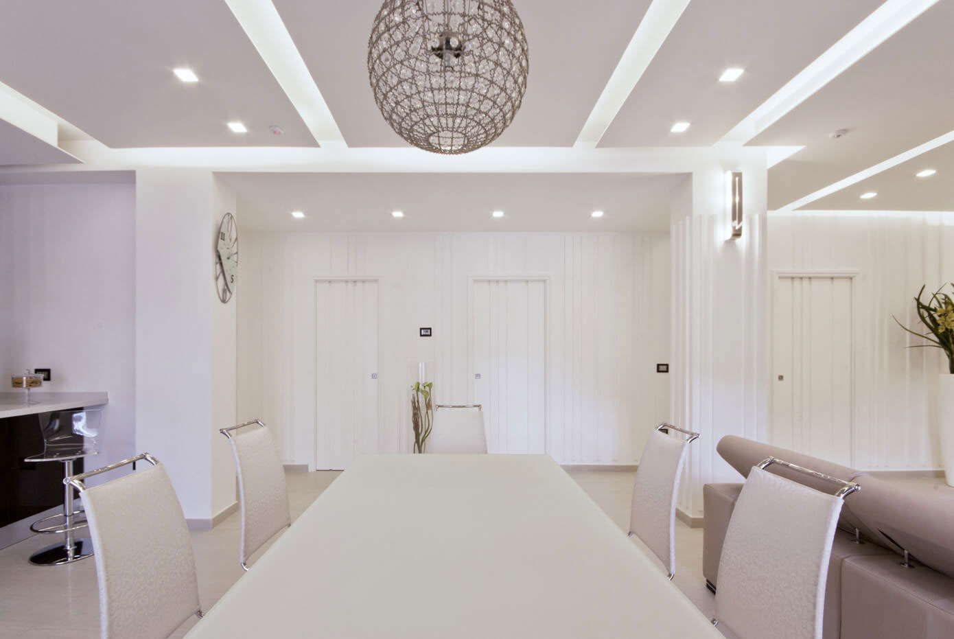 A Sleek Contemporary Apartment with Stylish Interiors in Naples, Italy by B2C Architects (8)