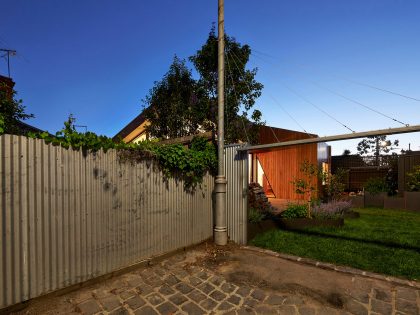 A Sleek Contemporary Home with Elegant Landscaping in Fitzroy, Australia by Simon Whibley Architecture & Antarctica (6)