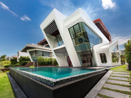 A Sleek Ultra-Modern Waterfront Villa with Spectacular Views in Singapore