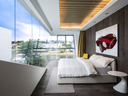 A Sleek Ultra-Modern Waterfront Villa with Spectacular Views in Singapore by Mercurio Design Lab (23)