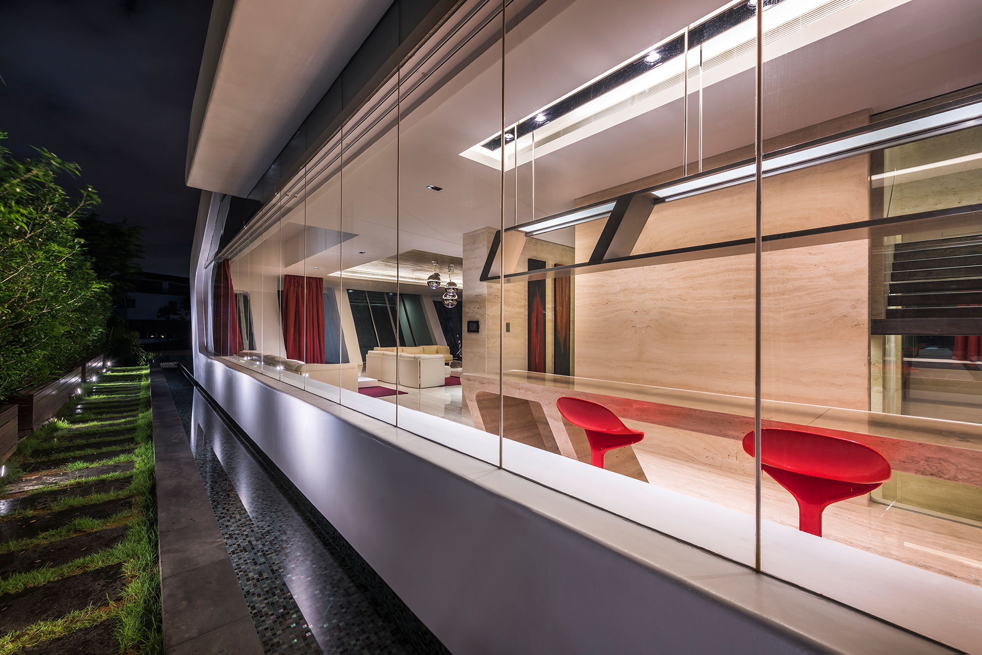 A Sleek Ultra-Modern Waterfront Villa with Spectacular Views in Singapore by Mercurio Design Lab (24)