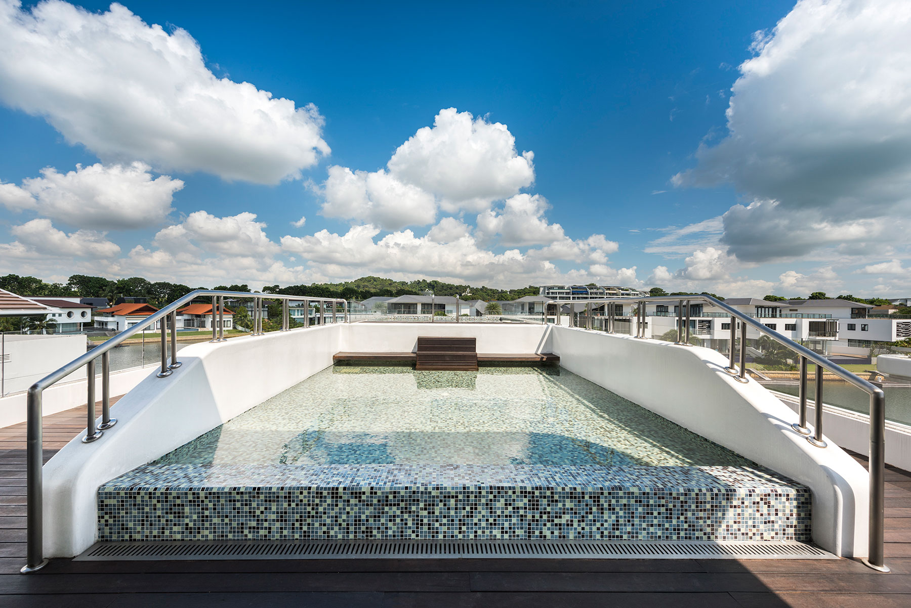 A Sleek Ultra-Modern Waterfront Villa with Spectacular Views in Singapore by Mercurio Design Lab (8)